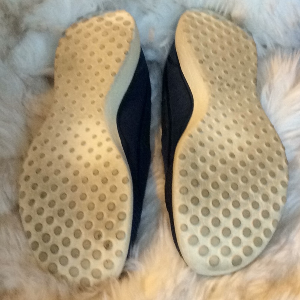 Shoes - Picture 4 of 4